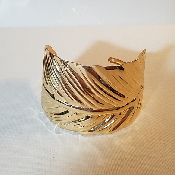 Leaf Cuff Bracelet Deep Bright Gold Tone - Picture 1 of 3